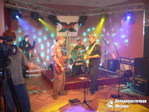 BROADSIDE - 3